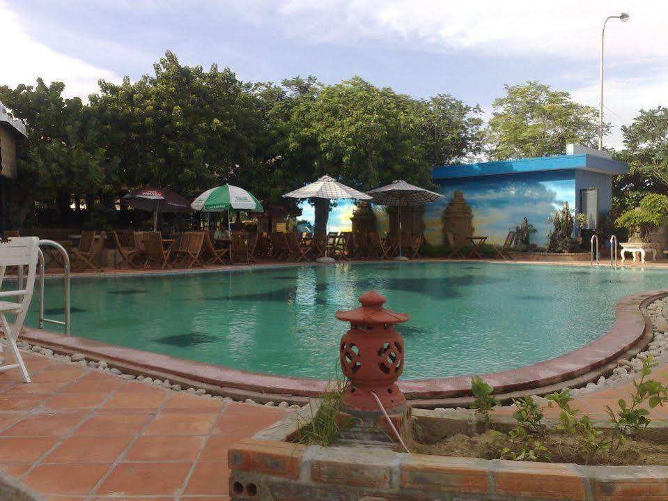 Hoang Yen Hotel Куи Нхон Екстериор снимка