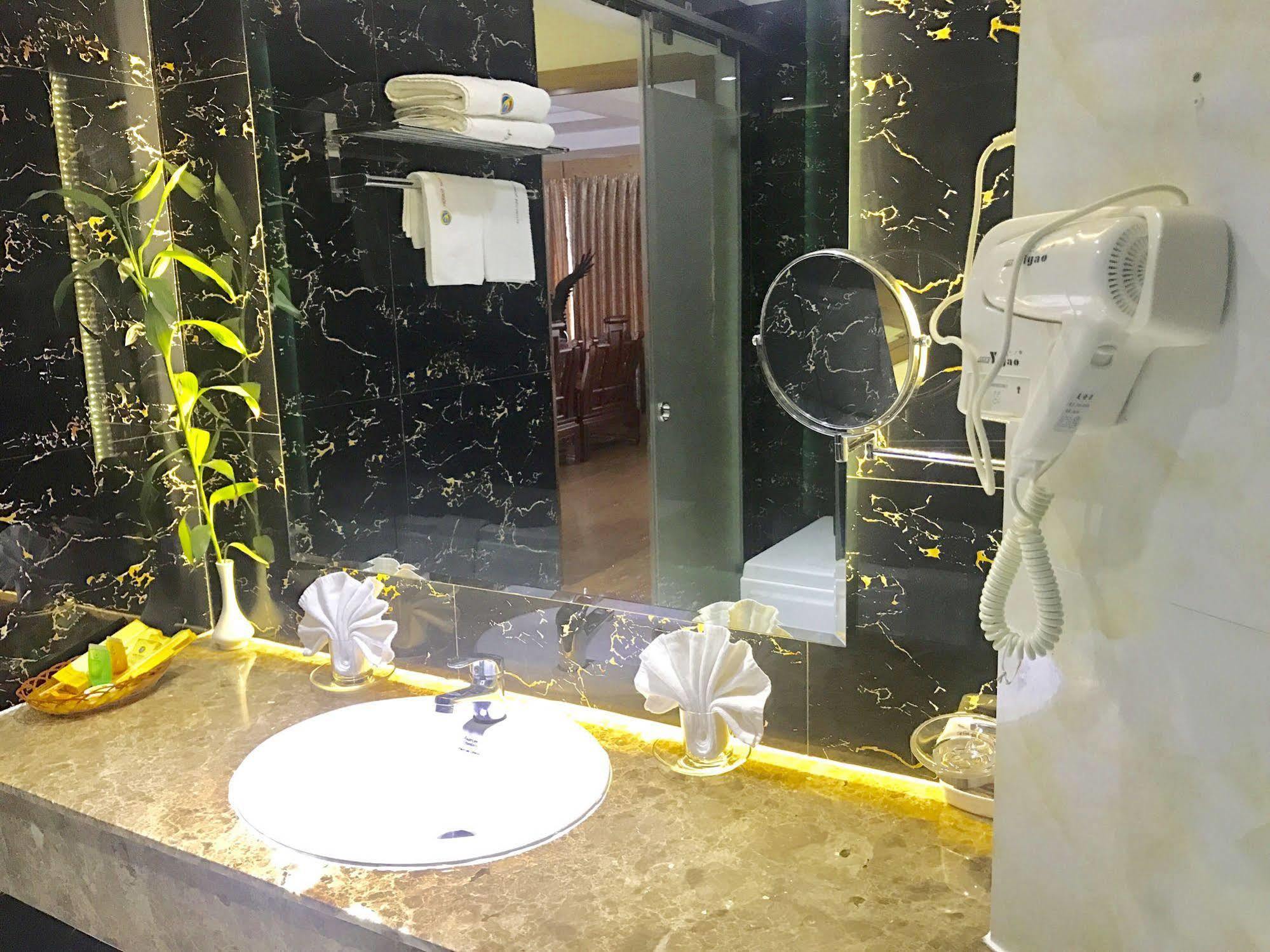 Hoang Yen Hotel Куи Нхон Екстериор снимка
