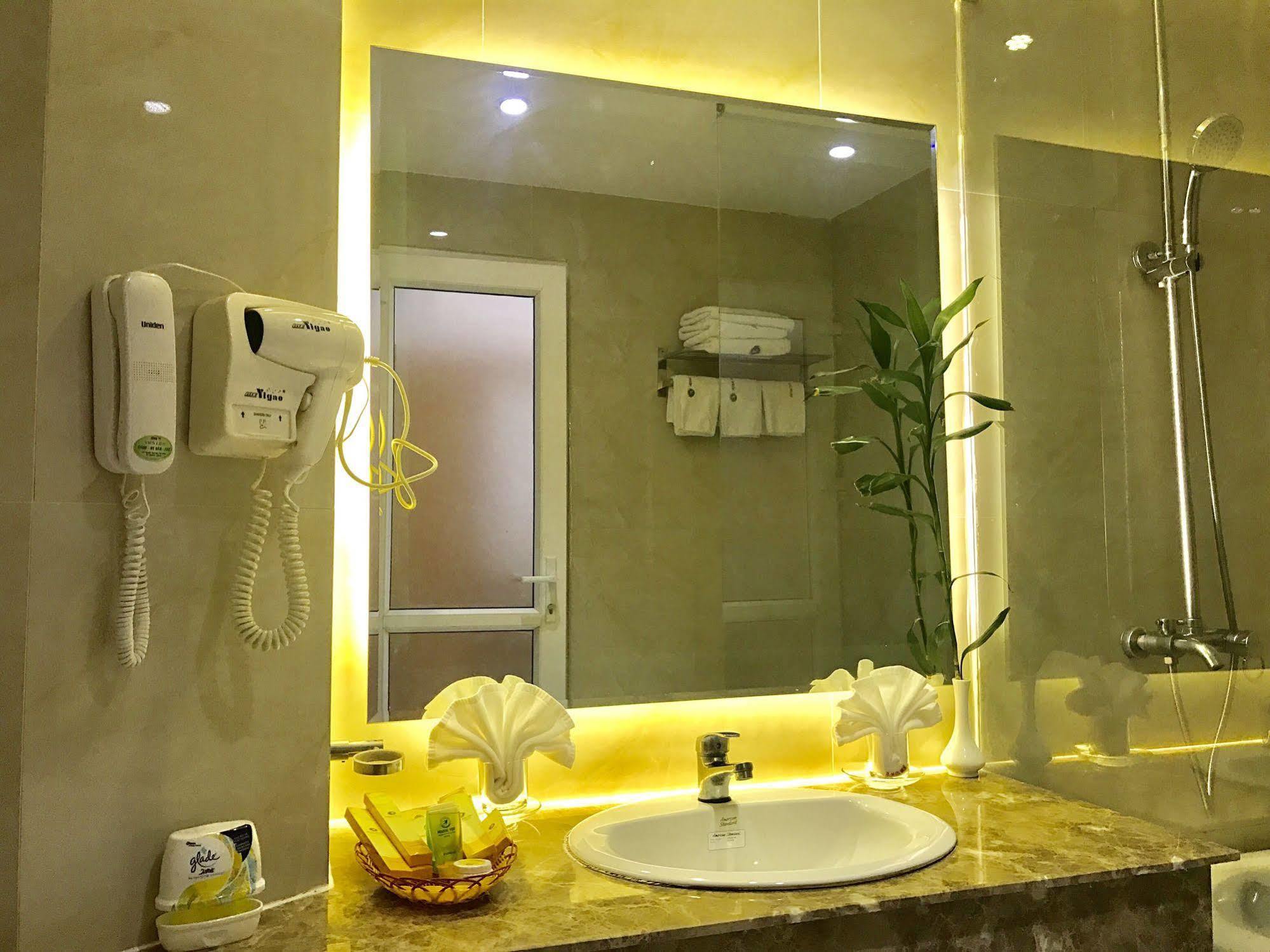 Hoang Yen Hotel Куи Нхон Екстериор снимка