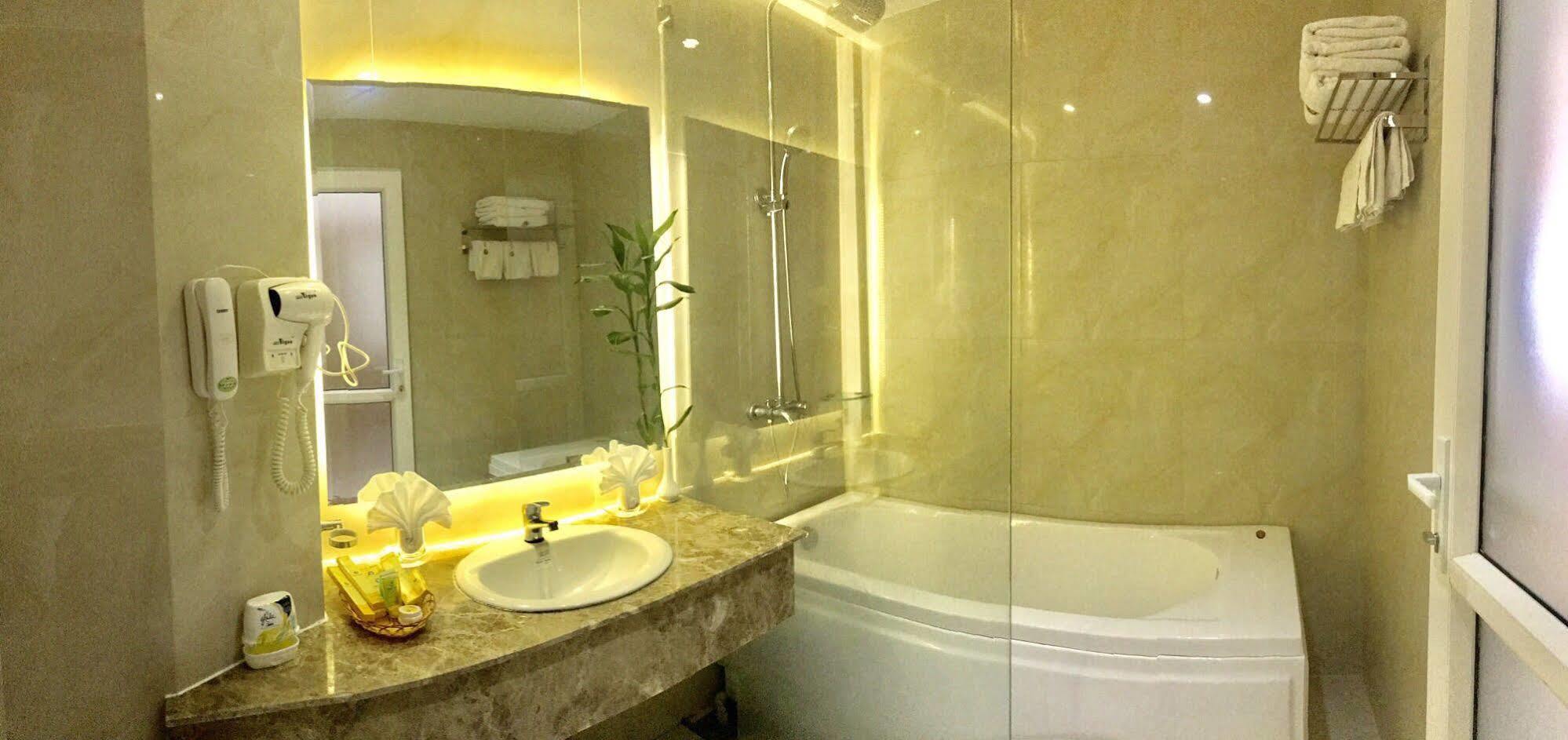 Hoang Yen Hotel Куи Нхон Екстериор снимка